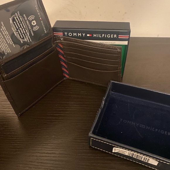 Tommy Hilfiger Wallet - Brown - Picture 4 of 5